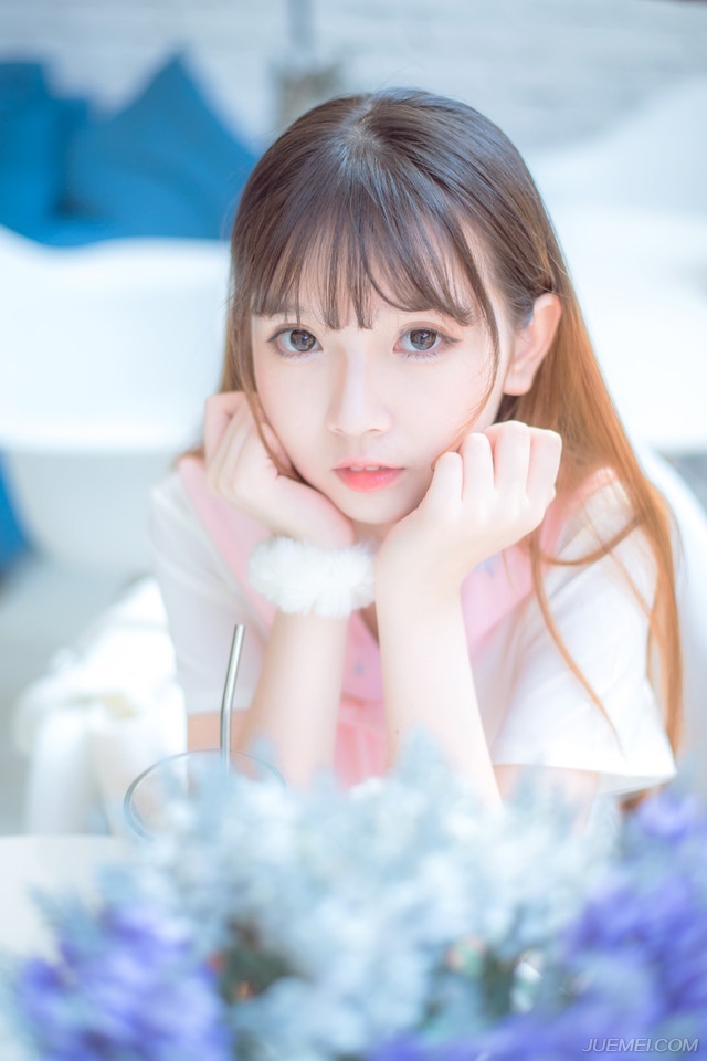 假话如同台词，常常是背熟了再说；真话如同咳嗽，多数是在压抑不住的时候喷涌而出。